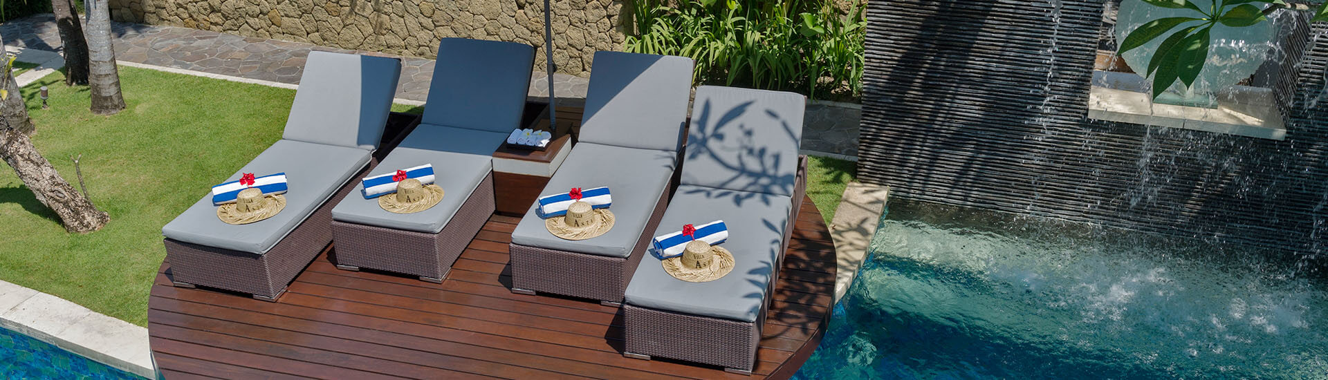 Villa Asta - Deck chairs from above